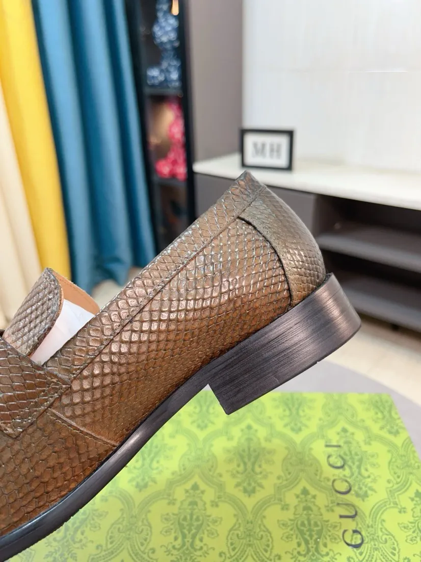 Men's shoes 💰500🌹🌹[GUCCI Gucci] A new style of formal men's leather shoes is coming ~ The original quality upper is made of Italian cowhide➕The leather is soft and delicate, comfortable and soft. The top layer of genuine leather, rubber wear-resistant outsole, the shoe shape is dignified and domineering, and the luxury charm is not concealed! The natural and free nouveau riche leads the trend. Code number: 38-44